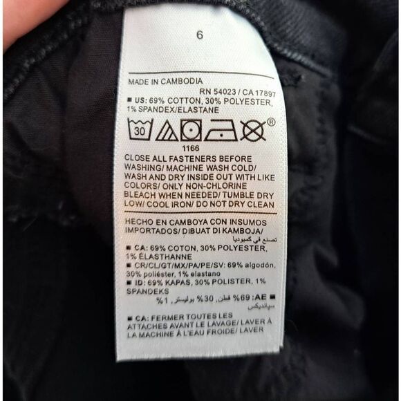 Old Navy Women's High Rise Wow Flare Jeans in Black Jack size 6 - Picture 7 of 8